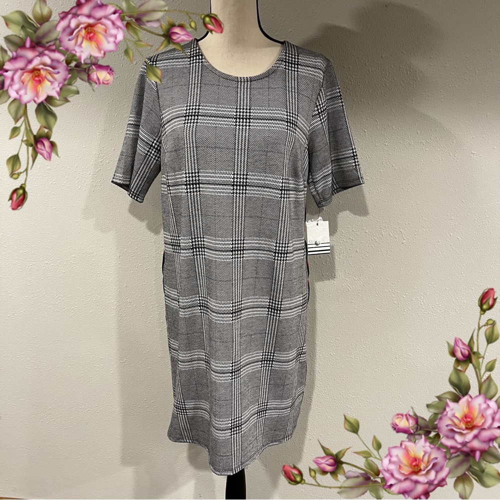 NWT- Houndstooth print short sleeve midi dress